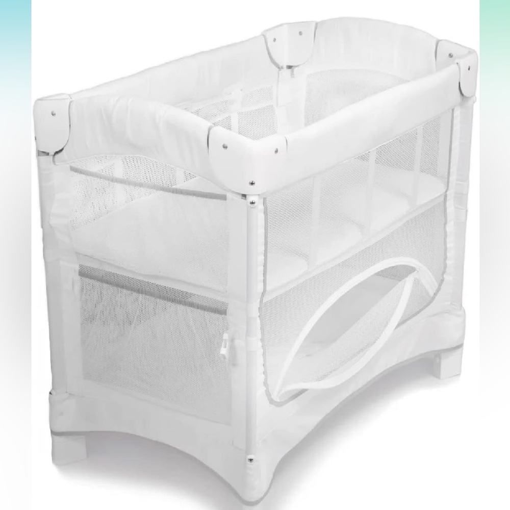 Arm’s Reach Mini Ezee 2-1 Co-Sleeper White Baby Bassinet